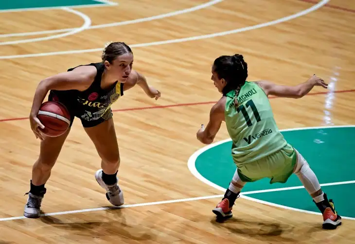 La marplatense Juana Barrionuevo con la camiseta de El Talar.