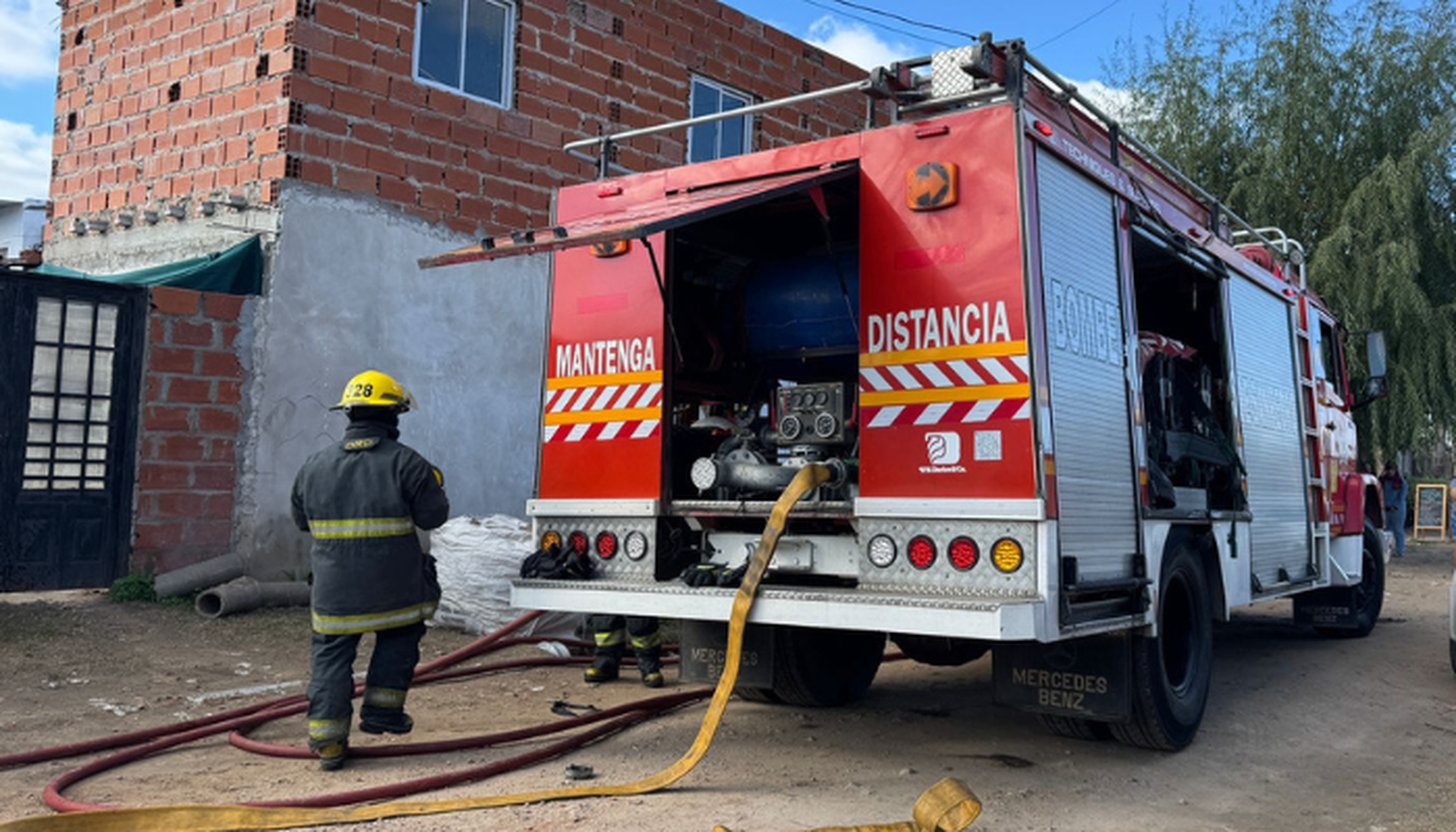 Dos dotaciones trabajaban en la zona para controlar el foco ígneo.