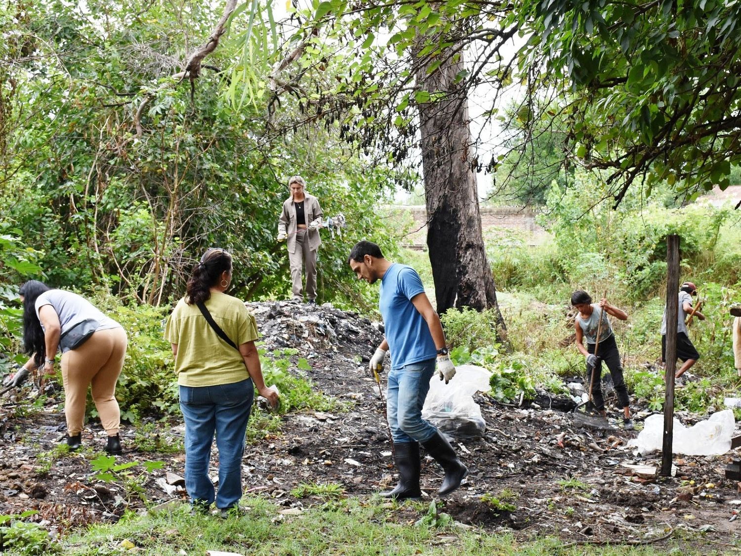 El programa “Comenzando por Casa” realizó una jornada de limpieza comunitaria