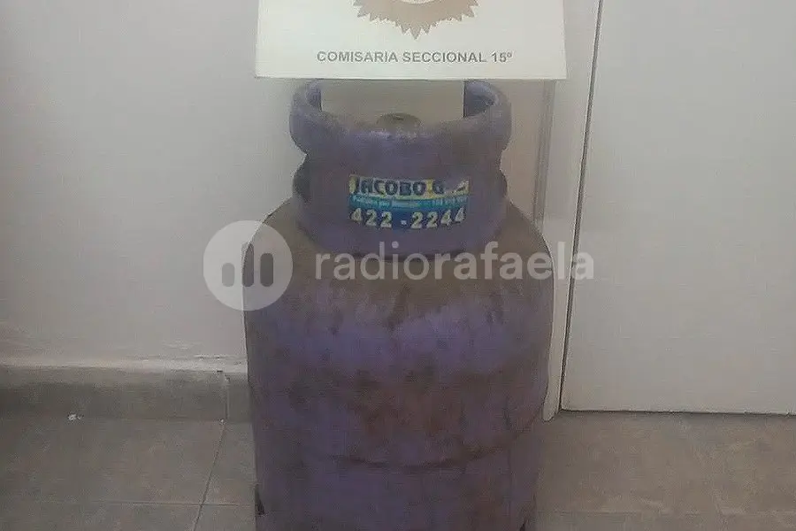 Requisaron una vivienda en un asentamiento y recuperaron una garrafa robada