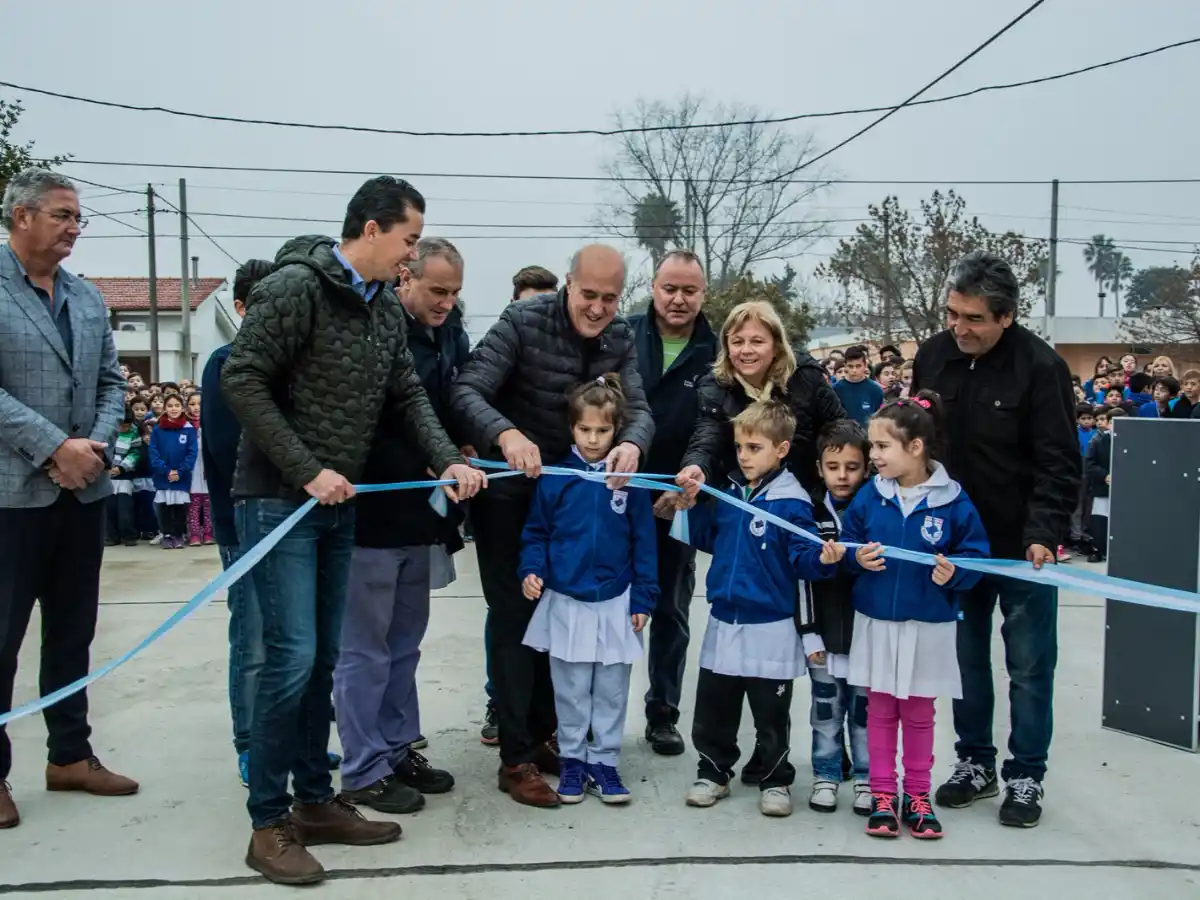 Las Varillas inauguró dos importantes obras de pavimento 