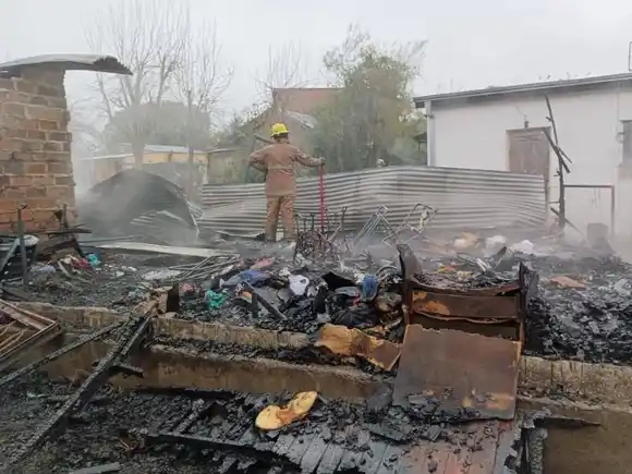 Intervinieron Voluntarios de Concordia en incendio en Puerto Yeruá