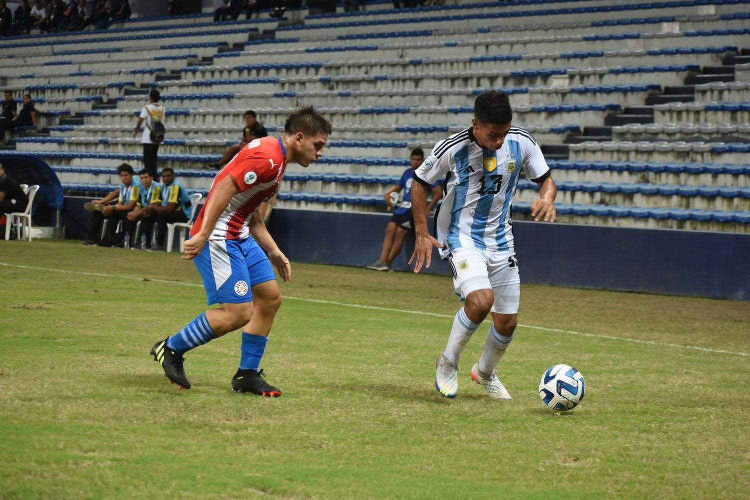 Argentina cerró la primera fase igualando con Paraguay