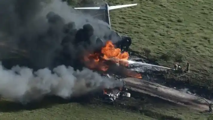 SE SALVARON TODOS: se estrelló avión en Texas con al menos 21 personas a bordo