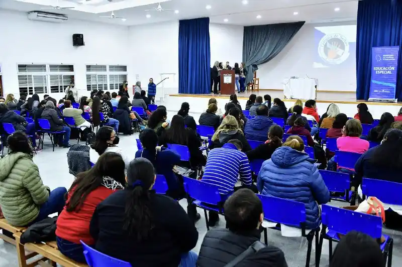 Alrededor de 10 mil docentes y más de 5 mil personas se han formado en la lectoescritura braille y en lengua de señas a través de los talleres.