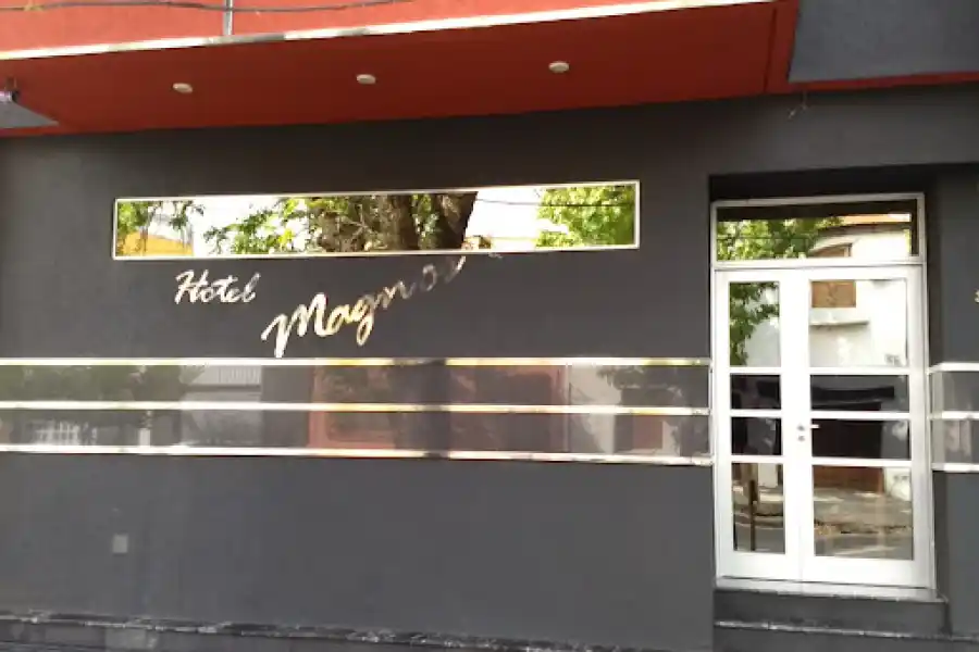 Quiso pagarle a una trabajadora sexual con dólares falsos pero acabó detenido