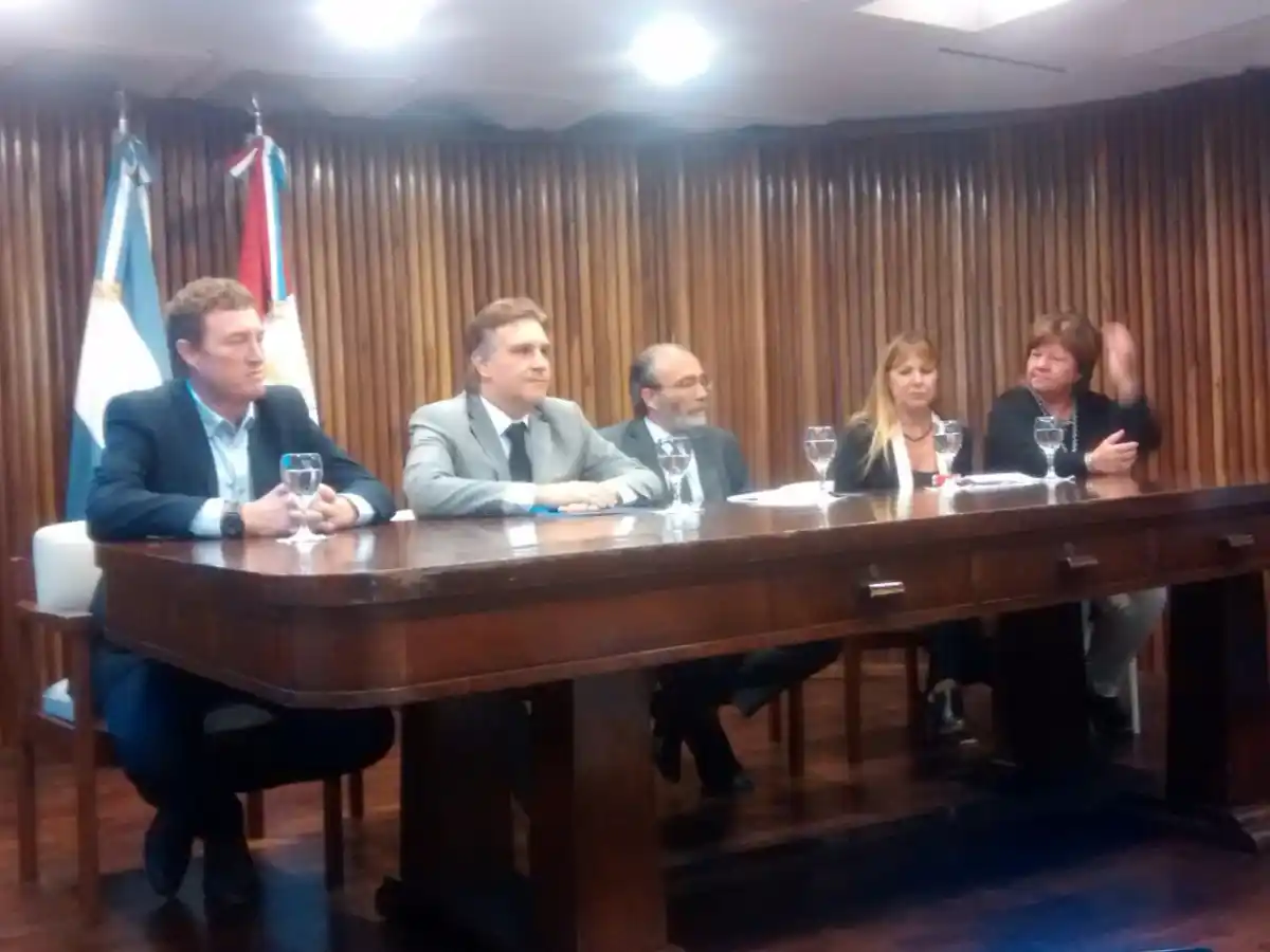 "Había que tomar la decisión de hacer esta obra y lo hicimos", dijo García Aresca 