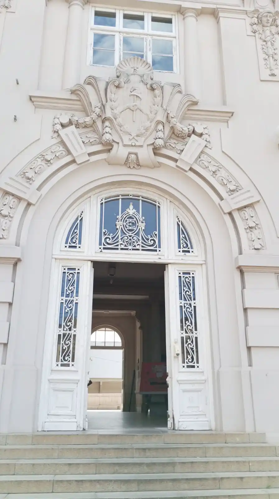 Libro sobre la Escuela de Comercio N° 1