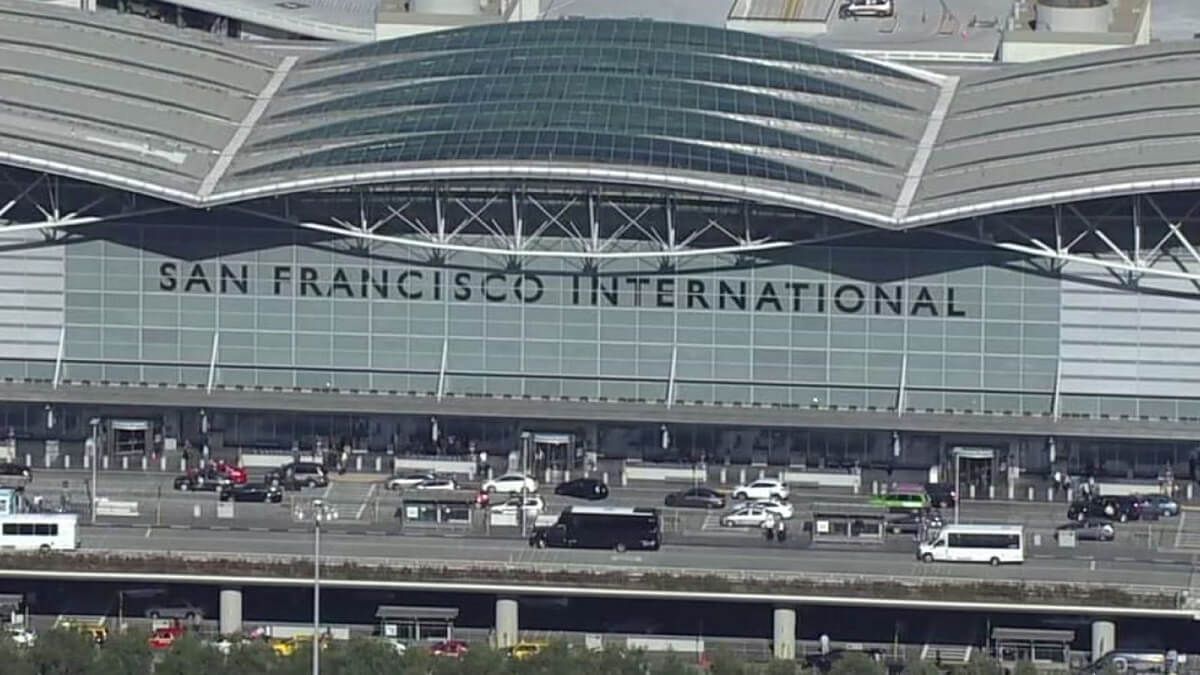ATAQUE CON CUCHILLO deja tres personas heridas en el aeropuerto de San Francisco, en EE.UU.