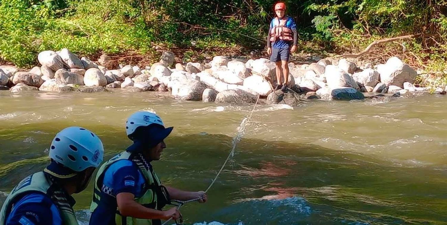 Selfie mortal en Tucumán: se quiso sacar una foto, cayó al río y la encontraron muerta