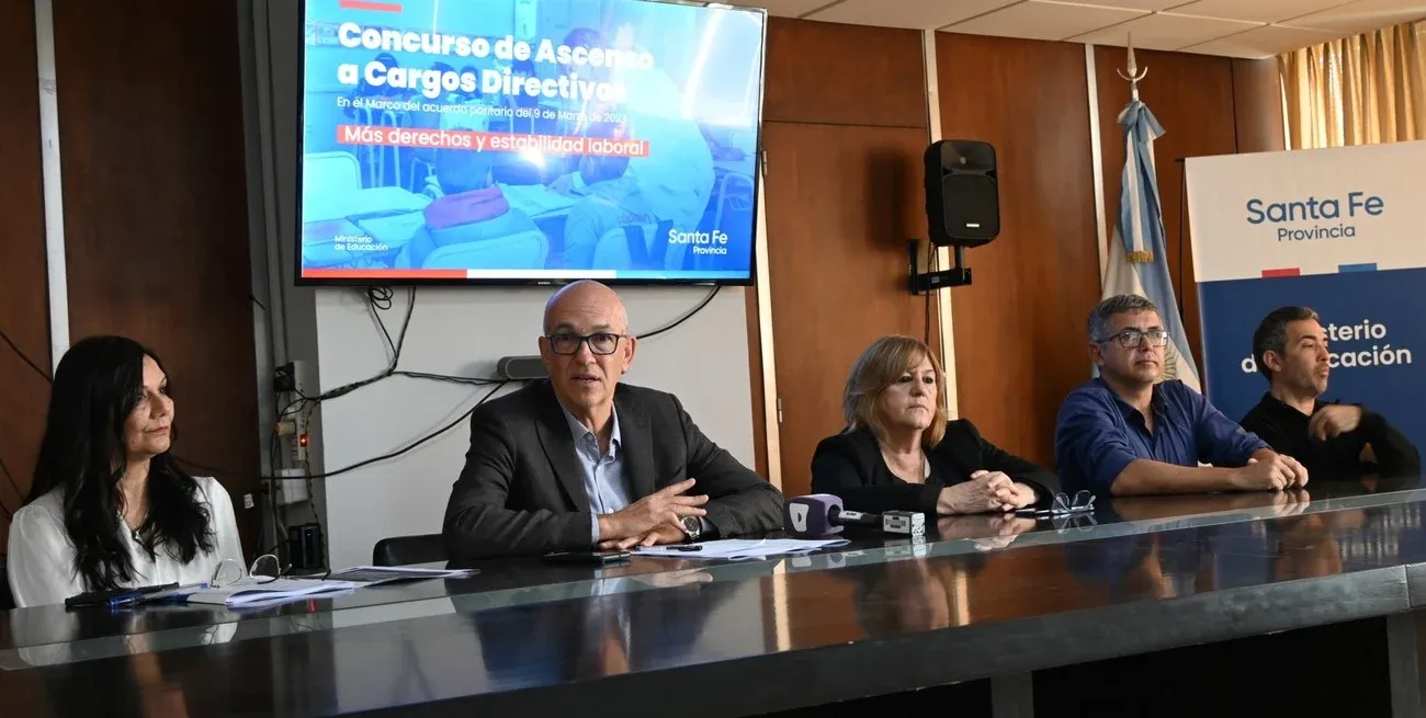 El ministro de Educación explicó que las diferentes etapas previstas estipulan instancias de antecedentes y oposición, con un ciclo de formación, evaluación, exhibición de escalafones y tomas de posesión.