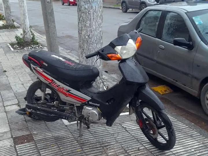 La Motomel. De 110 cc. que fue robada de una cochera, en plena Villa Díaz Vélez