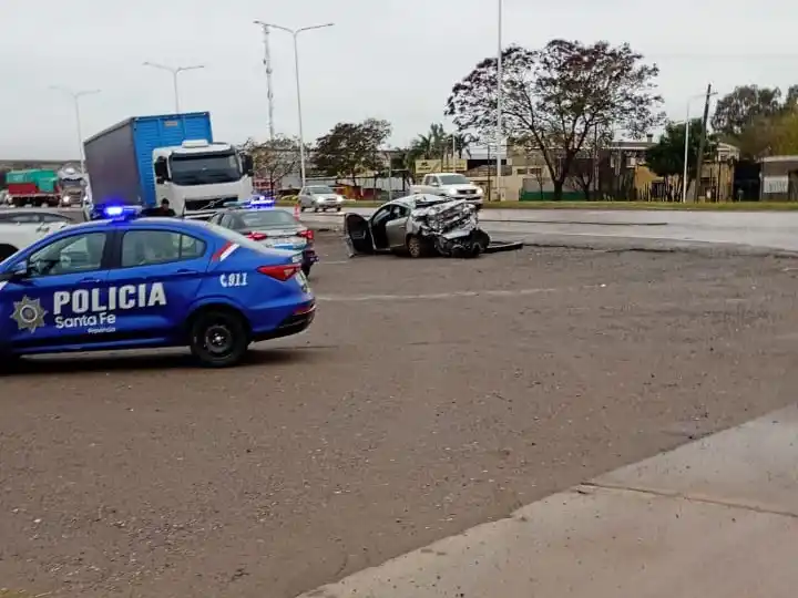 Violento choque en barrio Fasoli: un auto sufrió importantes daños materiales