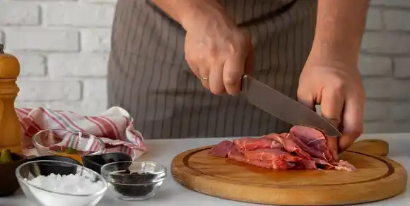 ¡A tener en cuenta! Seis errores comunes en la cocina que pueden provocar intoxicaciones alimentarias