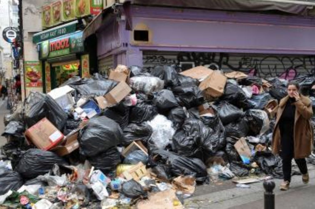 Después de tres semanas de huelga, los recolectores de París retoman sus actividades