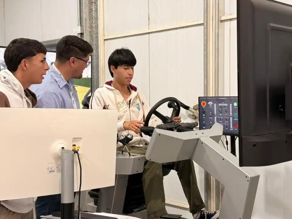Alumnos de la Escuela Técnica en la visita educativa. Foto: MVT
