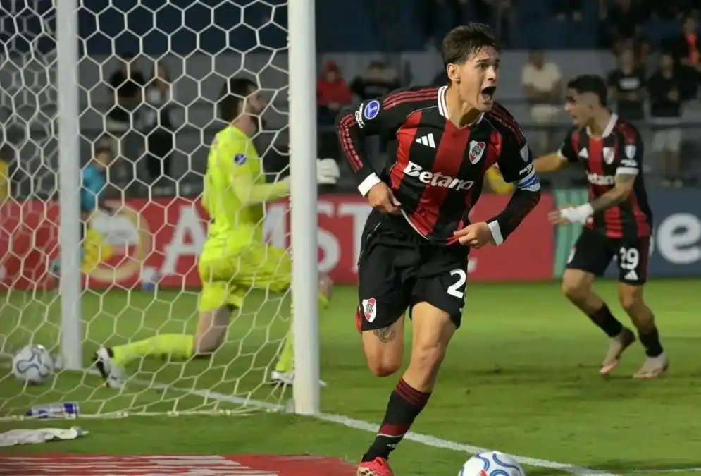 River Plate le ganó 1-0 sobre la hora a RB Bragantino en Brasil y lidera su grupo en la Copa Sudamericana