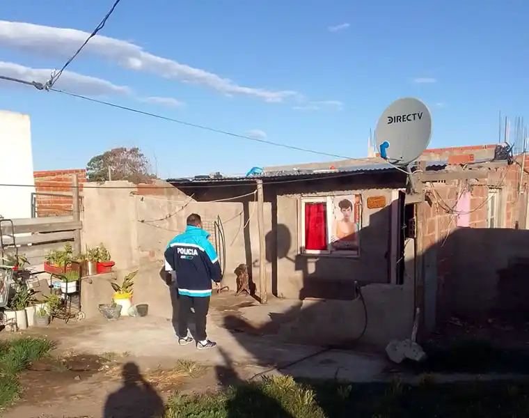 Trató de vender la computadora que le otorgó el Estado y fue asaltado