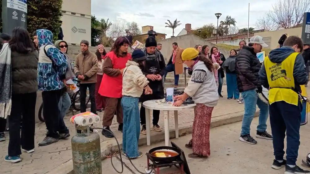 El Pueblo persiste contracorriente