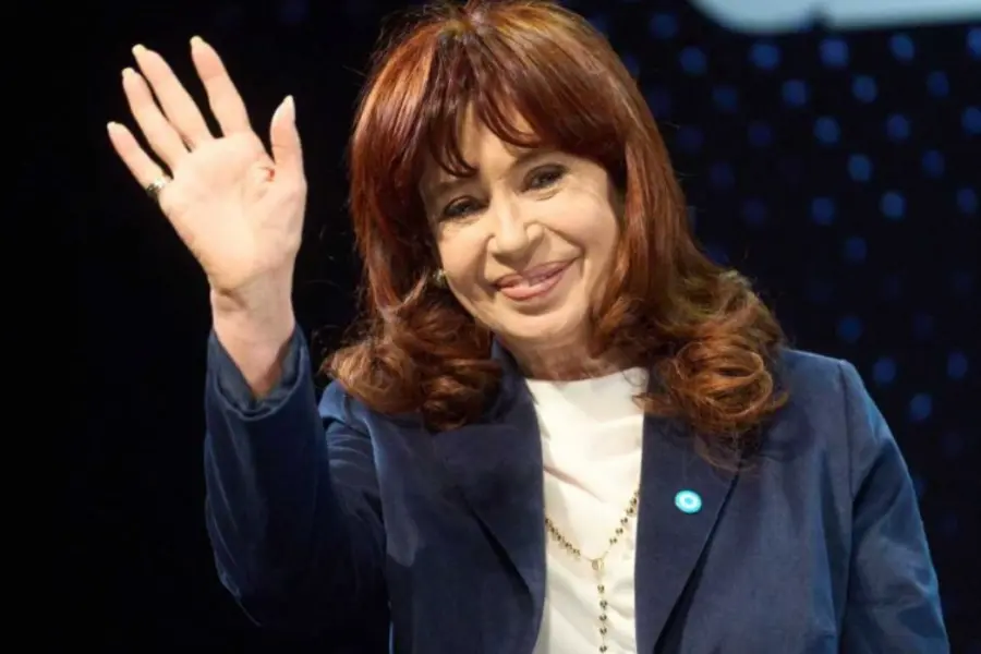 Cristina Kirchner criticó a Caputo y apuntó contra los gobernadores peronistas que acompañan al Gobierno