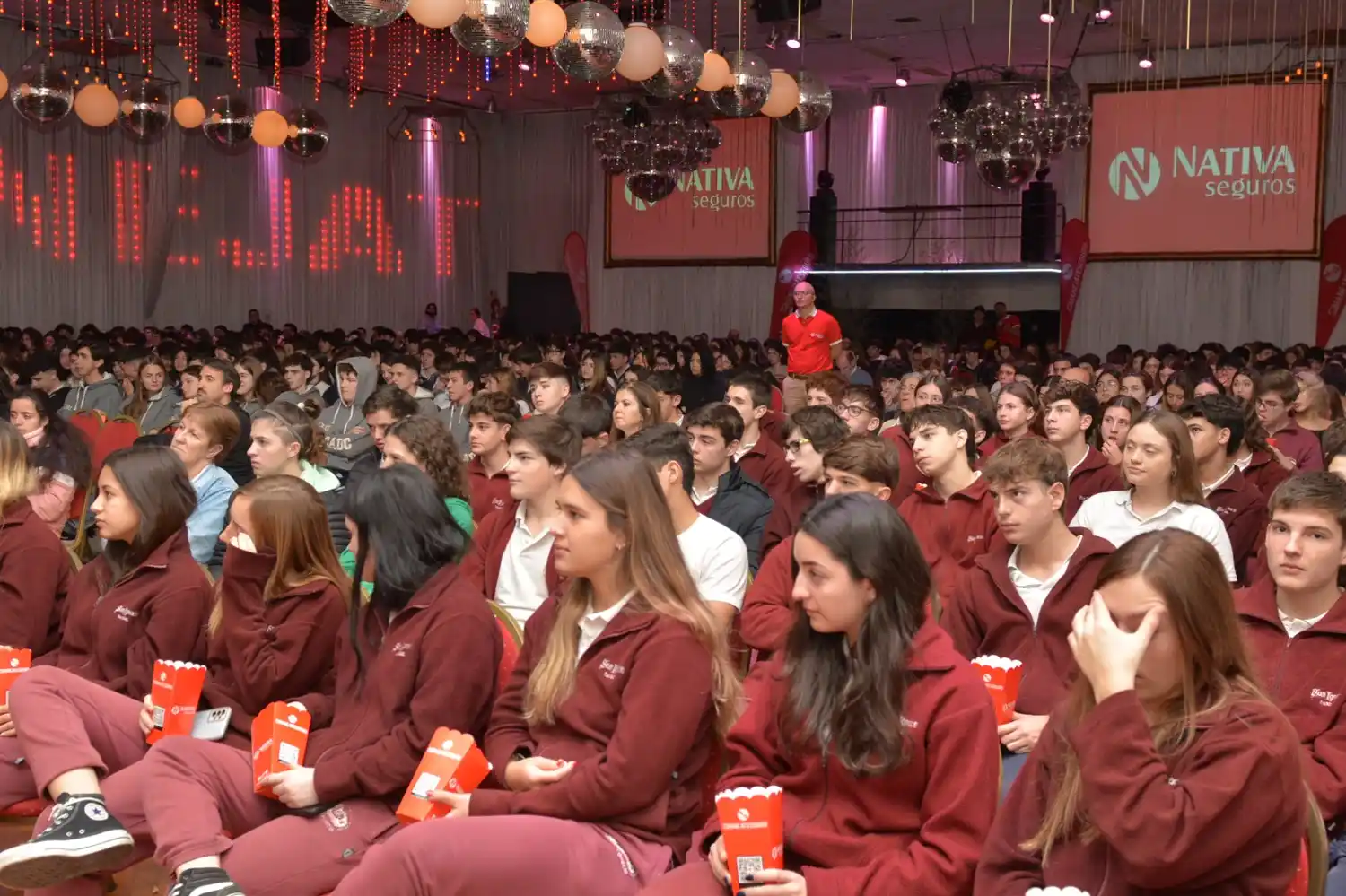 Ante un numeroso público joven, Nativa brindó una charla sobre seguridad vial en la Cámara Empresaria