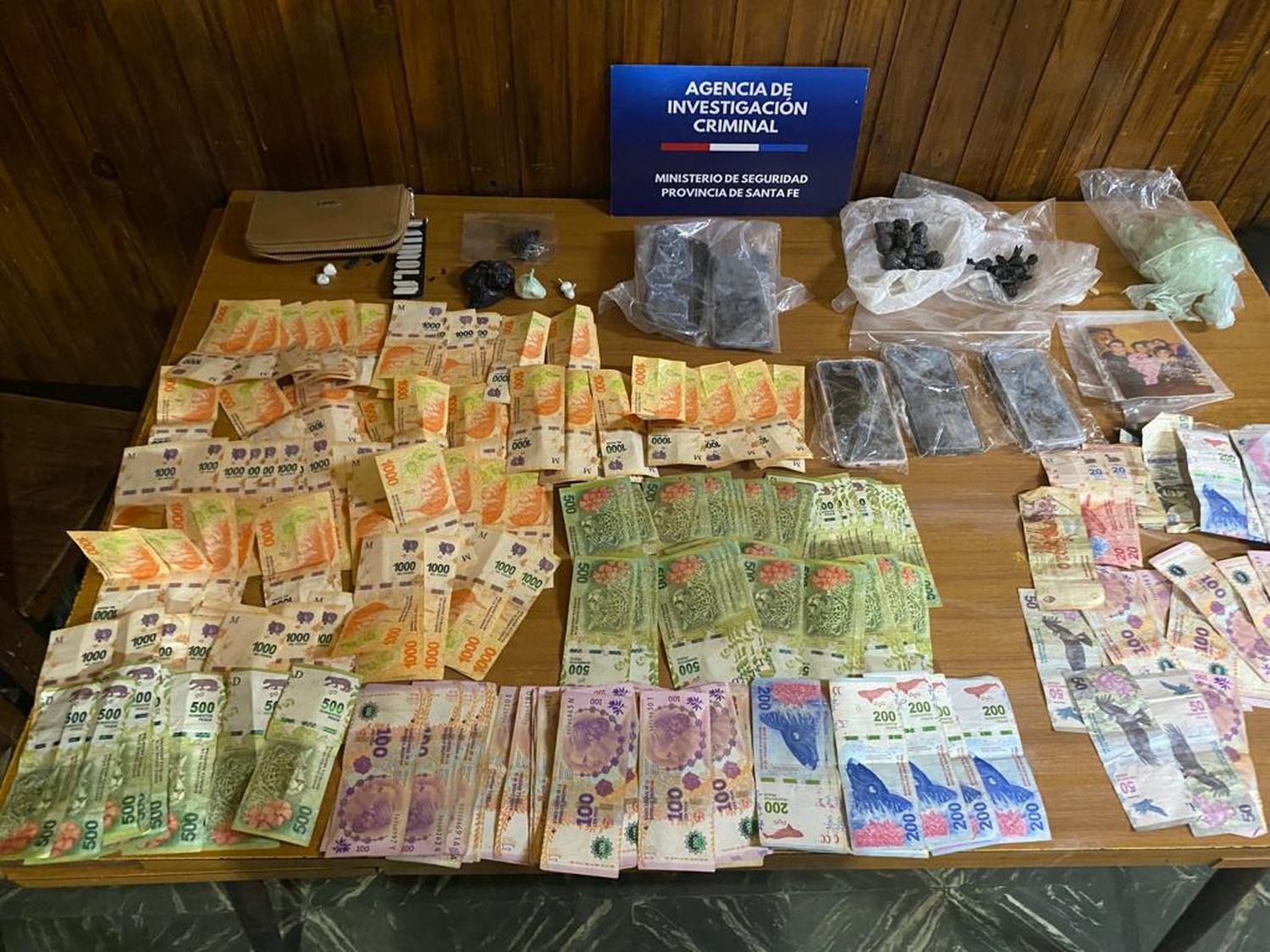 (Video) Allanamientos en Venado Tuerto: secuestraron 45 envoltorios de cocaína y marihuana