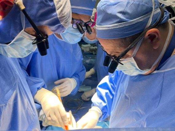 El médico que operó a Inés: se formó en el Garrahan y realizó casi 50 trasplantes en los últimos años