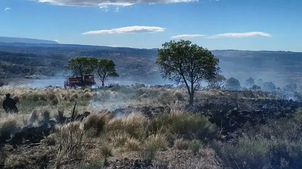 Está contenido el incendio en Villa Yacanto, pero sigue con perímetros muy inestables