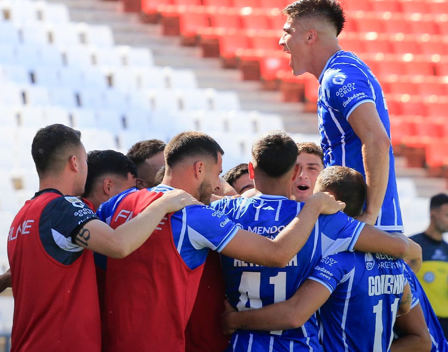 Godoy Cruz festeja un triunfo clave para la clasificación.