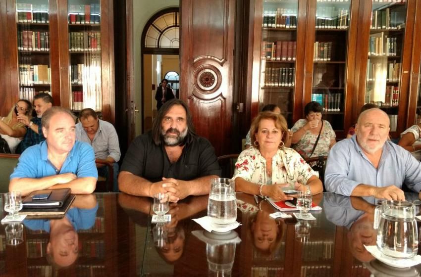 Gremios docentes denuncian irregularidades en el cobro de salarios