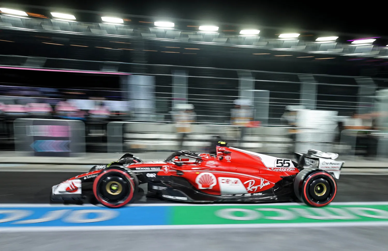 Leclerc hizo el mejor tiempo de los ensayos en Las Vegas