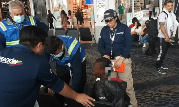 Otro niño africano abandonado en el aeropuerto de Bogotá