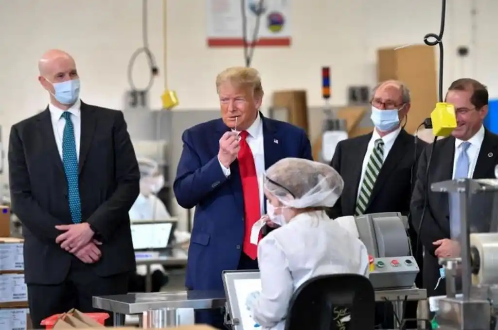 Trump visitó una fábrica sin barbijo y perdieron la producción