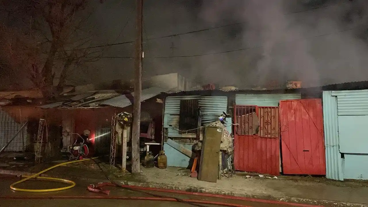 El siniestro ocurrió a las 5.20 de la madrugada de este jueves.