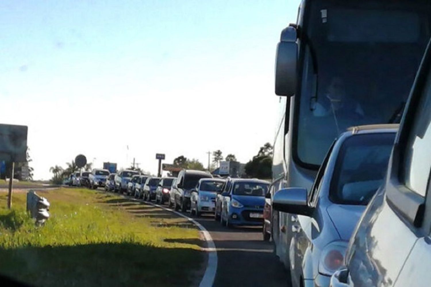 Es intenso el tránsito en los puentes internacionales de la provincia