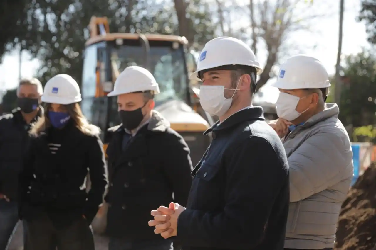 Pilar: Achával y Galmarini recorrieron obras para llevar agua de red a Monterrey