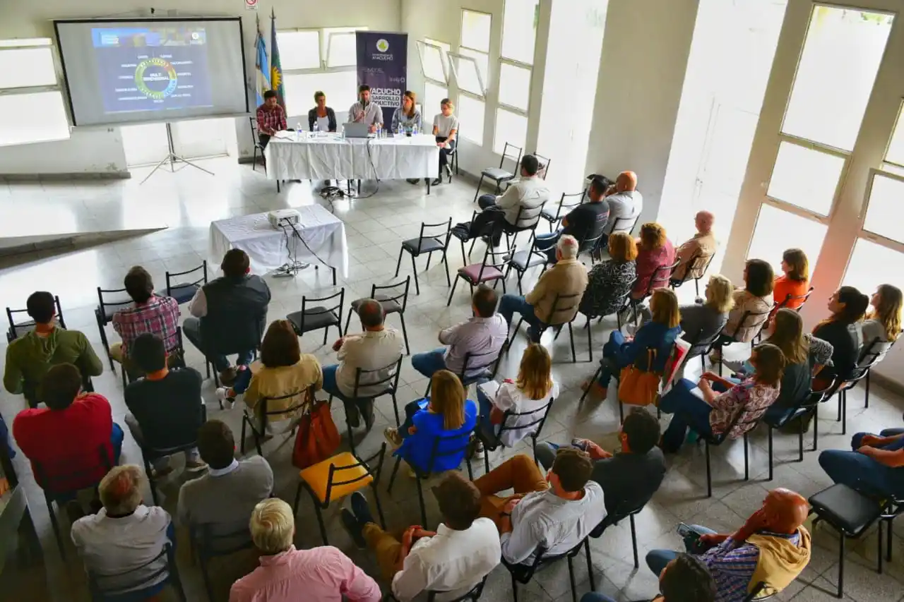 Tandil llevó su experiencia en comercio exterior y desarrollo de cadenas de valor a Ayacucho