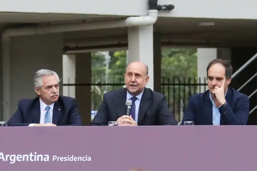 Entrega de viviendas y fuertes reclamos del gobernador Perotti al presidente Alberto Fernández