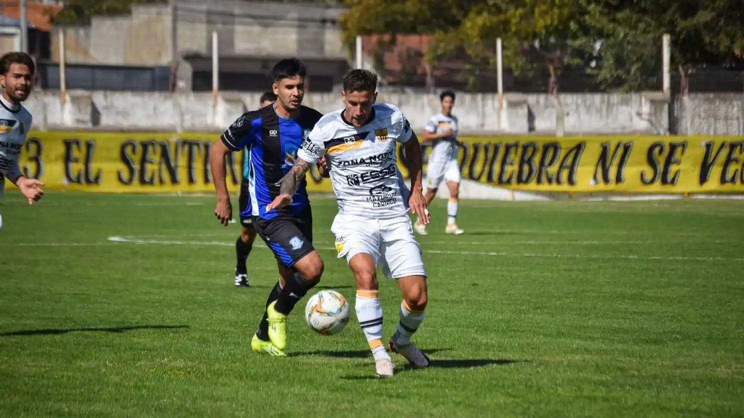 Lucas Comachi recuperaría su lugar como titular.