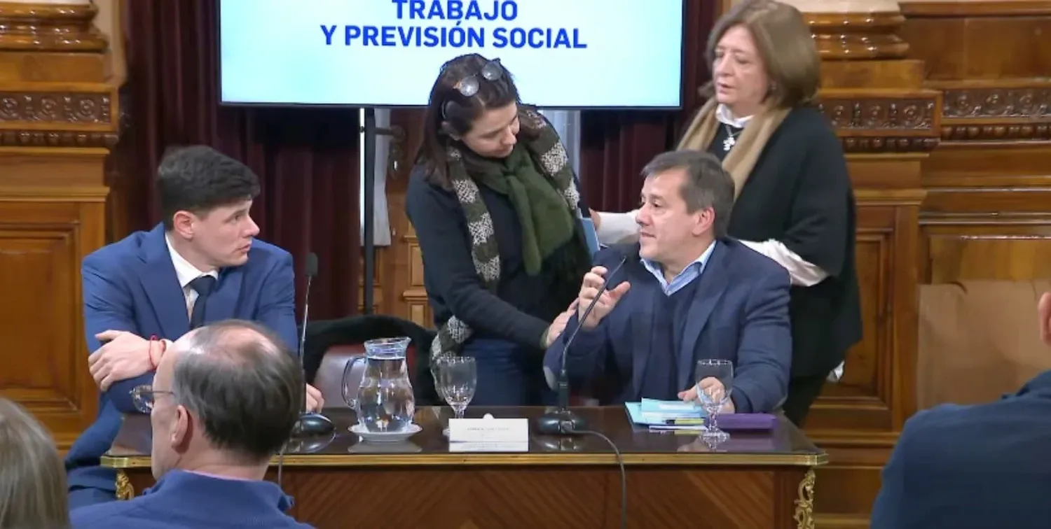 La firma de dictámenes abrió una fuerte polémica en el Senado sobre el reglamento parlamentario de cara a una eventual sesión la próxima semana.