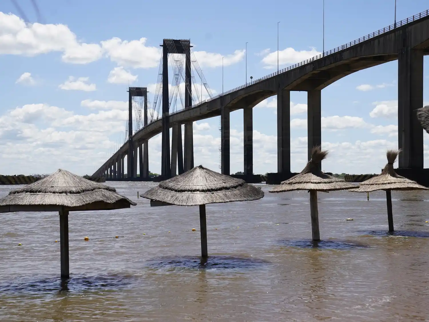 Alerta en el Litoral por la crecida del río Paraná y el aumento de evacuados