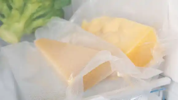 La mejor forma de guardar el queso en la heladera: lo que siempre hacemos mal