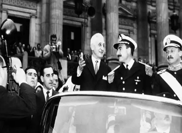 Los intentos por resistir, la fidelidad de un  joven teniente y una lección aprendida  demasiado tarde