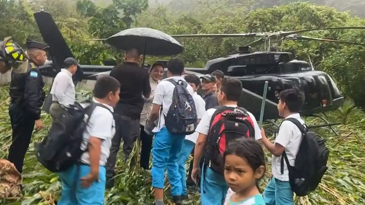 Presidenta de HONDURAS resulta ILESA tras aterrizaje de emergencia del helicóptero en que se trasladaba