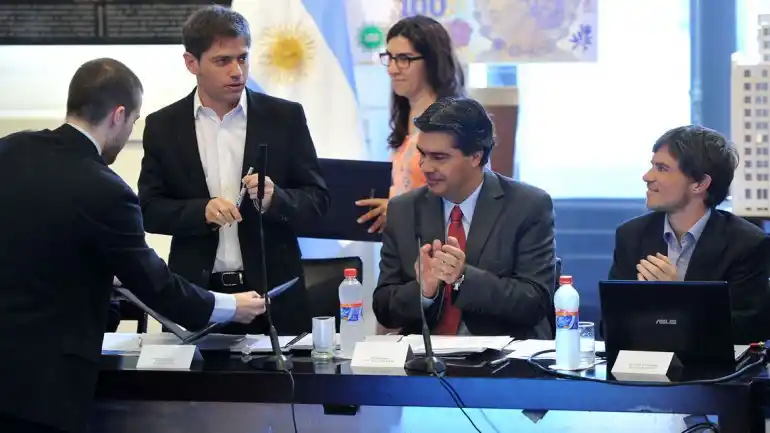 Firman acuerdo de precios con supermercados y proveedores