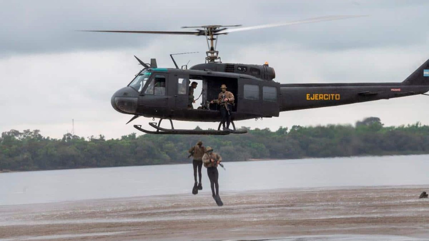 El ministro Taiana supervisó ejercicios de 1.500 efectivos del Ejército en Entre Ríos