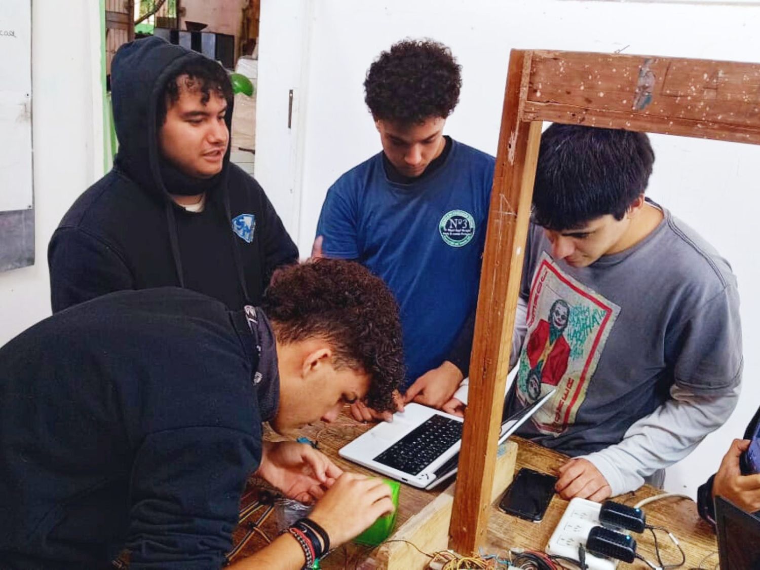 Estudiantes de la escuela Marsiglia diseñaron un dispositivo antirrobo de motos