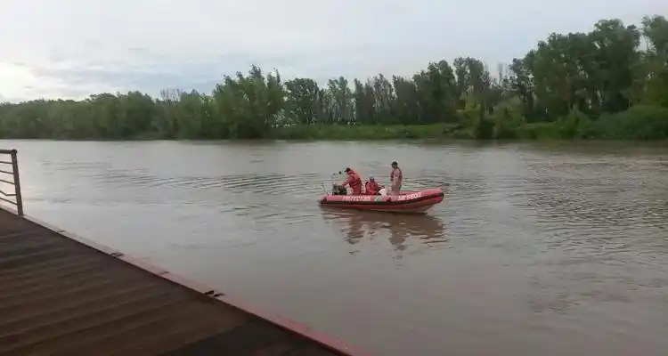 Sigue la búsqueda de Sebastián Gómez, el joven que se arrojó al río en el Paseo Público