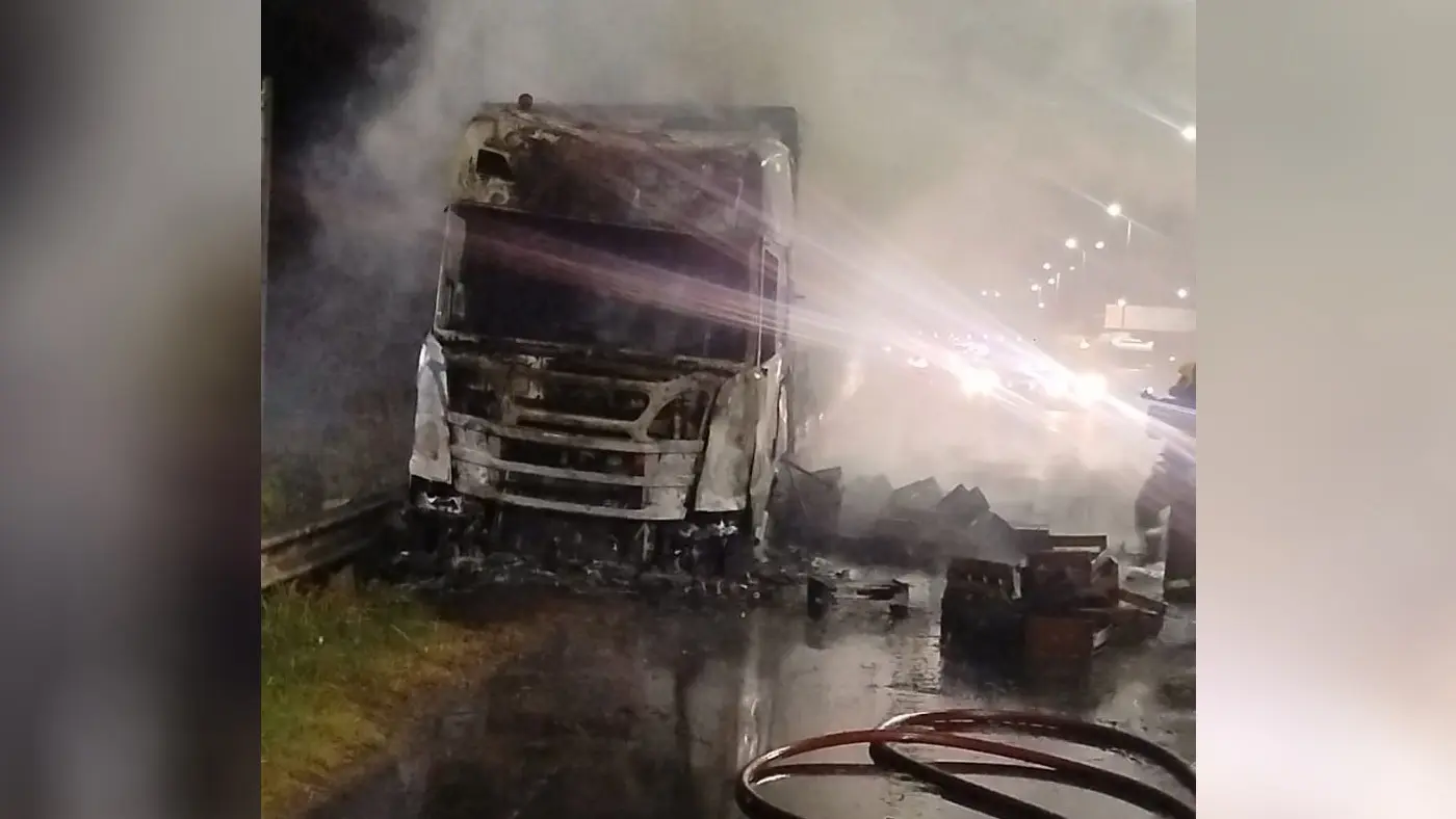 En el lugar actuaron varias dotaciones de Bomberos.