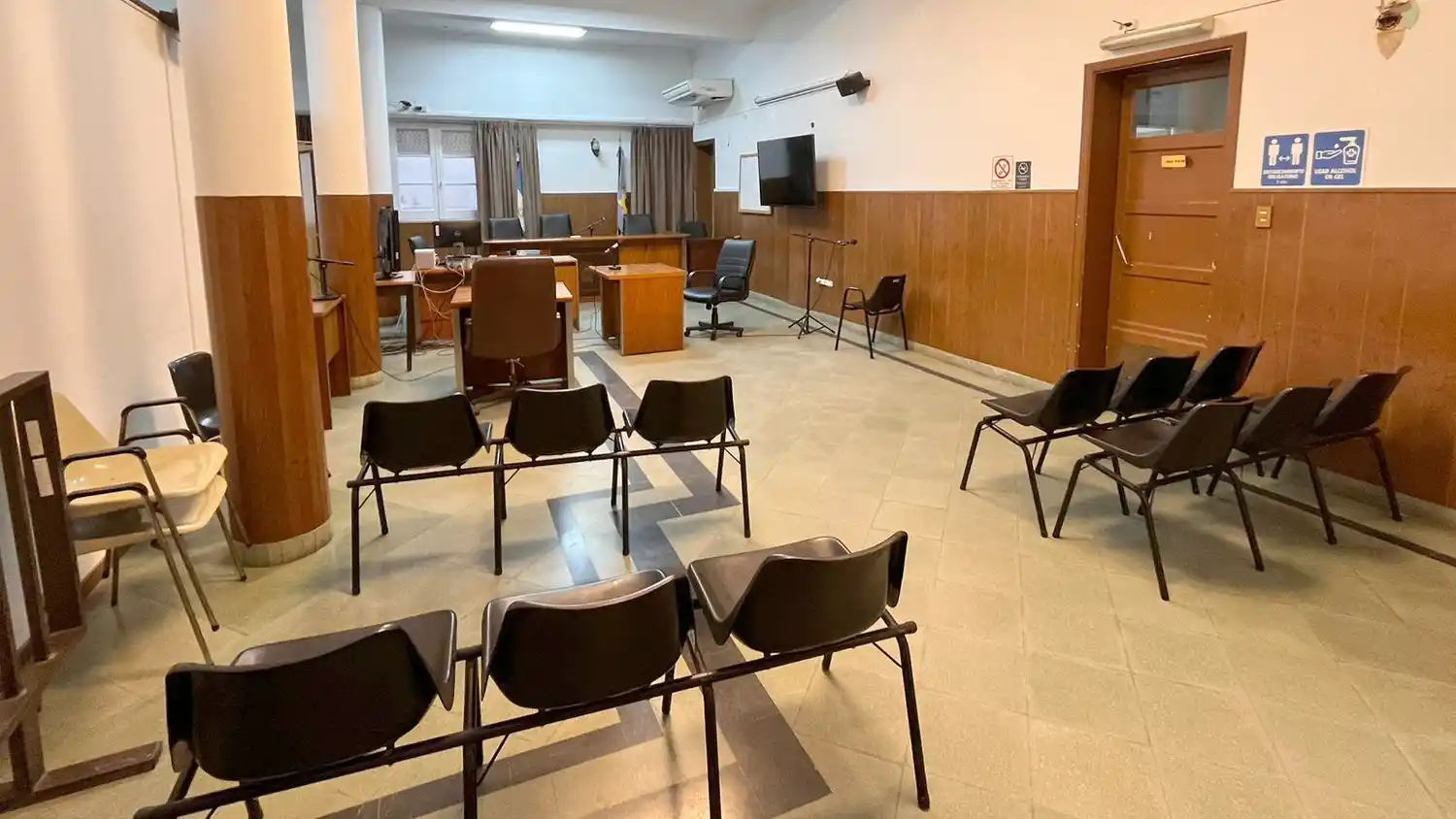 En la sala del Tribunal. Hoy proseguirán las deliberaciones
